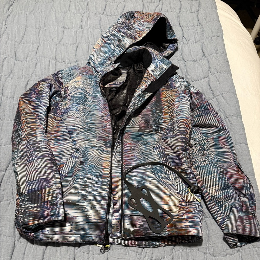 Women’s colorful boulder ski coat. Excellent condition. Only worn 5 times!